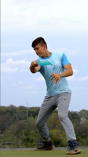 Cole Redalen’s compact disc golf form . Slow motion