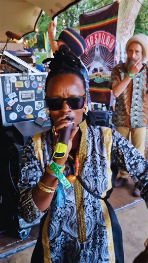 💚💚 King Shiloh Sound System x The Leopard Empress KARE bringing healing vibes at Reggae Lake Festival! 🌿✨ Roots, unity, and pure reggae energy — feel the nation’s heartbeat. 🔥 #KingShiloh #LeopardEmpress #ReggaeLakeFestival #RootsReggae #HealingVibes #OneLove #ReggaeLive #reggaemusic #reggaeculture #reggaefestival | Reggae-agenda