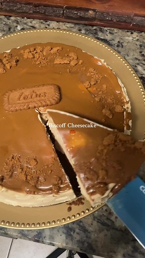 Perfect dessert for the holidays…No baking required 🤤😊😋 For the base: \t•\t500g Biscoff biscuits, crushed \t•\t100g unsalted butter, melted For the cheesecake filling: \t•\t400ml heavy cream \t•\t400g cream cheese \t•\t150g smooth Biscoff spread \t•\t2 tbsp icing sugar \t•\t1 tsp vanilla extract For the topping: \t•\t250g smooth Biscoff spread, melted