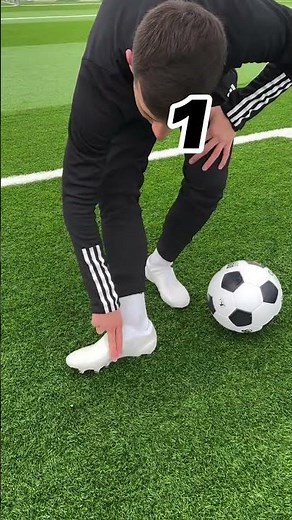 How to shoot a curve shot #football #soccer #soccerdrills #footballskills #training #shoot #curve