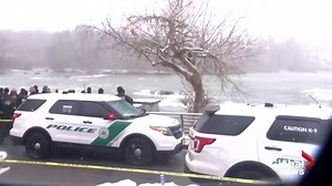 Dramatic rescue attempt as car hovers near edge of Niagara Falls