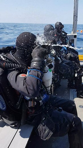 Cooling down waiting for slack on HMS Pathfinder, some glorious conditions on the Berwickshire coast at the moment ☀️🛥 | Marine Quest