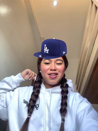 Blue Baseball Cap Style and Fashion Tips