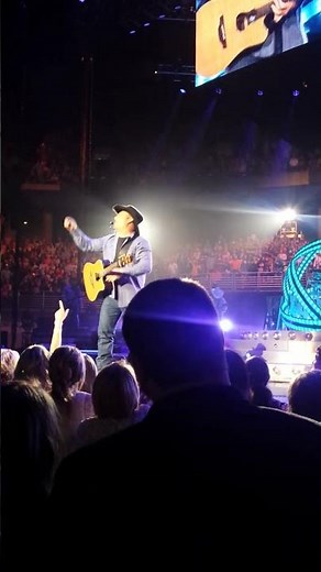 Garth Brooks- 2 Pina Coladas