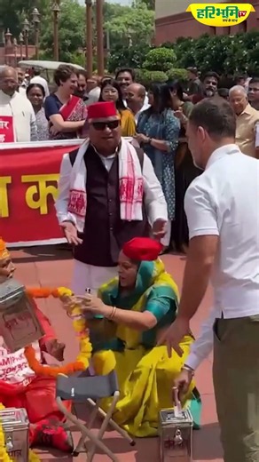 विपक्ष का 'चंदा चोरी' ड्रामा! राहुल गांधी ने दिया दान, पुजारी बने पप्पू यादव दानपात्र लेकर 'चंपत'