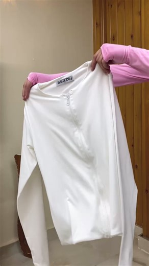 Sun’s out, zips up ☀️ Meet the Summer Zipper Top, a fresh drop from our new collection and your new summer essential. Light, bold, and made to move with you. Ready to turn heads? Let’s zip into it.