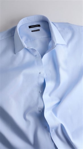 Il y a deux types d’hommes le matin : ceux qui repassent… et ceux qui ont choisi la bonne chemise. Chemises sans repassage, à retrouver en boutique et sur fatherandsons.fr | Father & Sons