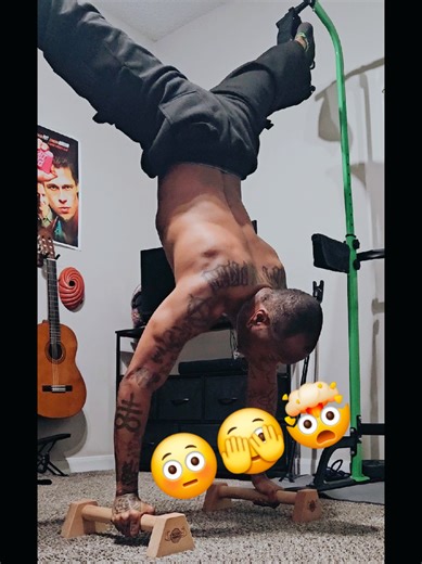 Practice makes perfect ! 🔥 #calesthenics #gymnastics #handstand #bodyweighttraining #muscle