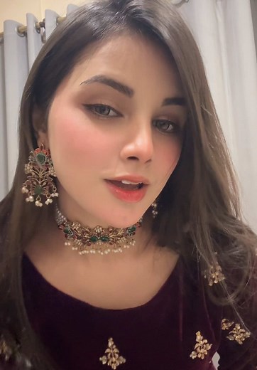 Traditional Maroon Attire Showcase and Styling Tips