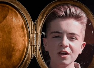 ♫♫ Owen Mac - Old Rocking Chair ♫♫ Hi everyone, this is my latest video released at the end of July of this year ;) It's called 'Old Rocking Chair' and I'd like to say a big thanks once again to B.G. Pollock for writing this song, Medusa Photo for the photos, Paul McNeilly (pinegrove Studios) for music, Steve Bloor for fantastic artwork and Emer Fox for producing video and of course my good pal Alan Micheal Fahy for his amazing work on Facebook. 🎤🎤🎤😊 Owen's Facebook Page : Owen Mac Facebook 