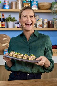 🎉 Pack your appetite — Everyday Gourmet is coming back!!! Season 15 is cooking up something seriously special with bold new flavours, incredible guest chefs, and a passport full of inspiration. This year, we’re taking you behind the scenes in Hong Kong’s sizzling noodle houses and into the heart of New York State’s iconic food culture — all while serving up recipes you’ll want to make on repeat🤩 From Chilled Sichuan & Sesame Noodles to ettuce Gazpacho with Crab Doughnuts and Lamb Shank Shepher