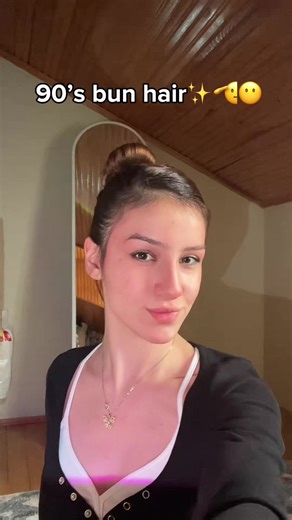 90's Inspired Bun Hairstyles for Retro Vibes