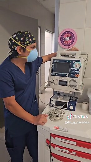 Uso del Desfibrilador...!!! #traumashock #uci #medicinaintensiva #medicinadeemergenciasydesastres #enfermeroemergencista #enfermero