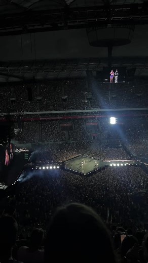 Taylor Swift's Style - A Deep Dive into Fashion