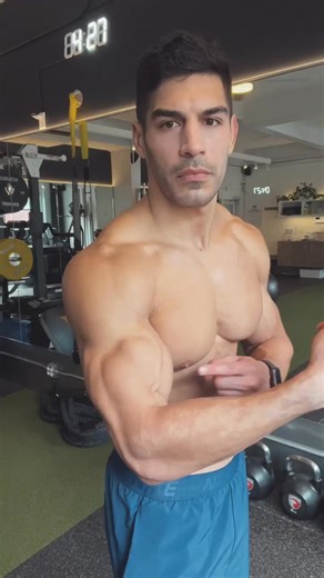 Upgrade your curls by using all three grips: underhand, neutral, overhand! 💪🏽 #reels #bodybuilder #gym #workout #biceps | Matthew Carmona