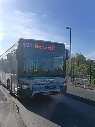 Départ d'un bus de la ligne 303 à Noisy le Grand Mont d'Est RER #ratp #bus #303 @ktvlevraii