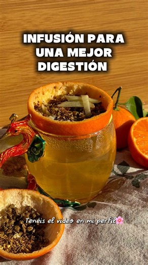 🌿 Beibei Wu | Medicina Holística y Tradicional 🌿 on Instagram: "El estrés no solo se piensa, también se digiere. Cuando hay tensión, la digestión se vuelve lenta, aparece la hinchazón o ese nudo incómodo en el estómago. 🌼 Manzanilla → calma el sistema digestivo y ayuda a desinflamar 🌿 Jengibre → estimula la digestión y reduce la pesadez 🌸 Osmanthus → libera la tensión que se acumula en el abdomen Esta infusión acompaña cuando el cuerpo necesita digerir mejor, sentirse más ligero y recuperar