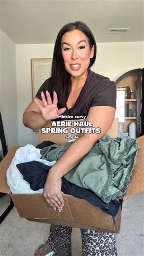 BONNIE WYRICK on Instagram: "Sharing @aerie midsize spring outfits! New midsize swimsuits, soft belly approved pants , and super soft denim. Which midsize casual outfit is your favorite?! OUTFIT for these midsize outfits to be sent to you #midsizestyle #size14 #midsize #midsizeoutfit #size14style #aerie #ootd #ootdfashion"