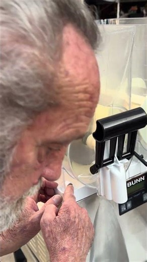 Taking hopper off bunn slushie machine