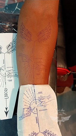 𝕾𝖆𝖘𝖎 𝖂𝖎𝖓𝖘 𝕿𝖆𝖙𝖙𝖔𝖔𝖘 | A skeleton and God hand touch tattoo is a powerful visual metaphor that explores the relationship between life, death, and the divine.... | Instagram