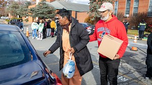 SEE IT: Kevin Durant's family foundation gives away free turkey meal, diapers in Prince George's County