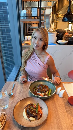 Dawn Sim on Instagram: "Dining with a view ahead of CNY led us to @sky22restaurant at @courtyardsingapore , and it turned out to be one of those dinners that felt comforting and genuinely enjoyable. We went for their Harmonious Semi-Buffet Dinner, which honestly feels like the best of both worlds. You start with free-flow starters — poached prawns, a fresh salad bar, soup of the day, and artisanal bread — then pick an à la carte main that’s properly satisfying. I loved how indulgent yet balanced