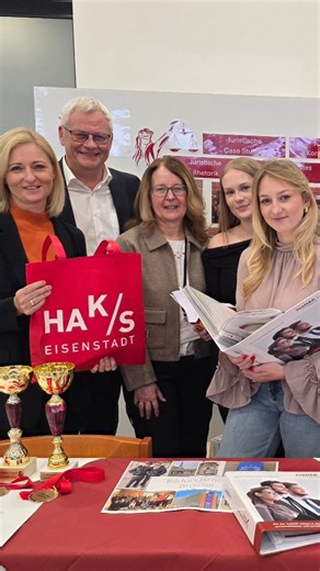 👏 Gratulation an die engagierten Schülerinnen der HAK! Perfektes Auftreten, tolle Vorbereitung und eine super Präsentation beim Tag der offenen Tür. So macht Schule Eindruck – weiter so! 🌟 | Thomas Steiner
