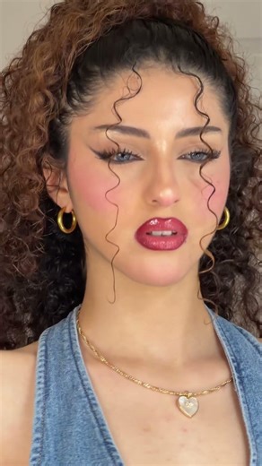 Blondes or brunettes?👀