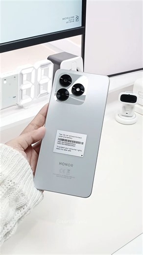🤍 gently unboxing my new honor x5c plus right on my clean all white desk setup this morning ☁️