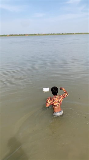 A colored potli wasflowing in the Ganga river,which my brother saw andcaught, and found somethingin