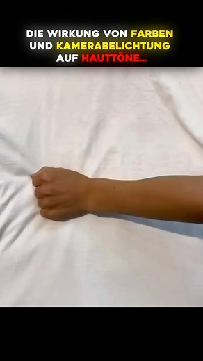 Tim Ruster on Instagram: "Der farbliche Hintergrund eines Videos kann den wahrgenommenen Hautton einer Person im Vordergrund beeinflussen. Das Phänomen ist auf verschiedene optische und psychologische Effekte zurückzuführen: 1. **Simultankontrast**: Dies ist ein optischer Effekt, bei dem die Wahrnehmung einer Farbe durch die Farben in ihrer Umgebung beeinflusst wird. Wenn der Hintergrund eine bestimmte Farbe hat, kann dies dazu führen, dass der Hautton der Person anders erscheint. Beispielsweise