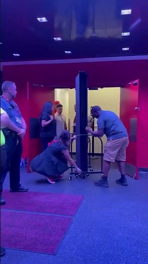 Taylor Swift sneaks into fiancé Travis Kelce’s Chiefs game