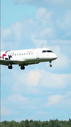 Bombardier CRJ-200 Severstal Landing
