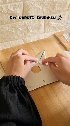 😳 it actually spins ☠︎︎ DIY Naruto Shuriken in 15 seconds