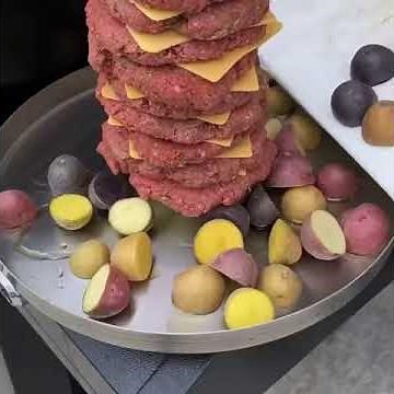 WORLD'S BIGGEST || Made A Giant 30-Pound Burger