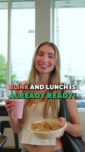 No time, but still making it fresh ✨ Fast lunch, full vibes, zero regrets. Freshii hits every time 💚 ________ Pas le temps, mais c’est frais pareil ✨ Lunch rapide, full vibes, aucun regret. Freshii, ça frappe dans le mille à chaque fois 💚 | freshii