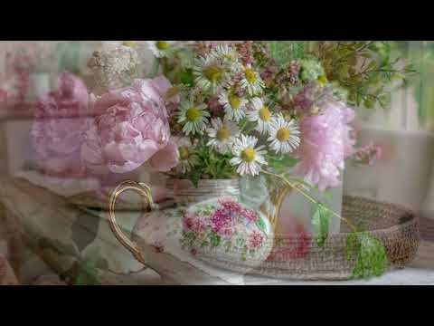 Refreshing Your Home for Spring with Vintage Decor, Florals, and Soft Natural Textures!