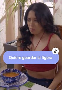 En #LaRosa🌹 Solamente quiere guardar la figura 💅 ☺️ #LaRosaDeGuadalupe #Televisa #Drama