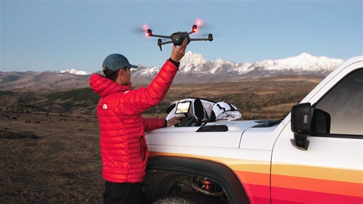 #VSGO 波奇客靈動版｜一秒快取、一包四面開的全能背包 背包界最「會變形」的全能收納王。 ✔ 瞬合系統 2.0：單手快取，瞬間開闔 ✔ 雙容量切換：25L ➜ 35L 擴容，一包頂兩包 ✔ 420D 尼龍 CORDURA：底部耐磨、防刮、防潑 ✔ YKK 防水拉鍊：戶外不怕突如其來的雨 ✔ 顏色選擇：白／黑／米白 ✔ 四面快開設計：頂部・前側・後側・側面全速取物 ✔ 可搭配波奇客模組化配件，完成更多攝影／戶外應用 登山、攝影、通勤、旅行一包搞定。 真正的 All in one! #VSGO #波奇客 #VSGOBackpack #靈動版 #攝影器材 #相機包 #OutdoorGear #EverydayCarry | 正成集團 Cheng Seng Group