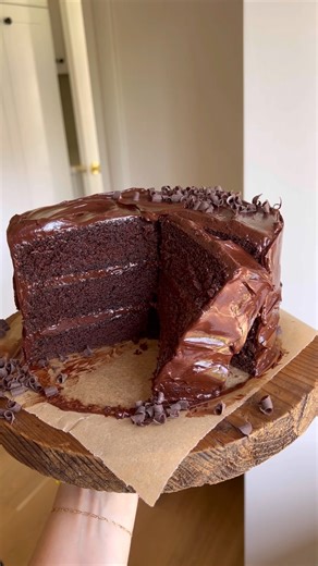 Jenna Barnard on Instagram: "If you've ever wanted to try the iconic Matilda chocolate cake, this recipe will make all your chocolate cake dreams come true! This moist chocolate cake is so chocolatey, so fudgy, and so incredibly rich. You won't be able to resist immediately digging in 😍 Full recipe is up on my website!"