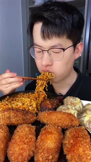 Grilled chicken leg! Shumai! #LateNightFoodPickup#Oh my god, it smells so good #Spicy Chicken Noodl