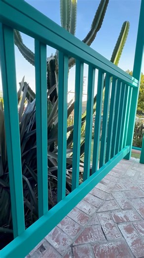 Porch Railing Replacement in Long Beach | Code-Compliant Repair & Fresh Paint 🔨🏡