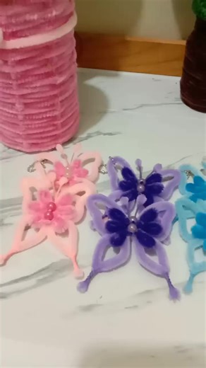 Tutorial gantungan kunci butterfly 😍🦋 order DM/ Oren @daisy_daily #handmade #pipecleaner #kawatbulu #kalimantanselatan #craft #gantungankunciviral #gantungantas #kerajinan