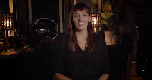 You never know who you'll meet at Soup Nights in Portland, Oregon. Meet our violinist, Lauren Jacobson and see one of her special hidden talents on this episode of 5 Questions w/ The Lumineers: Lauren Jacobson. . 📹: Michael Lee Ring | The Lumineers