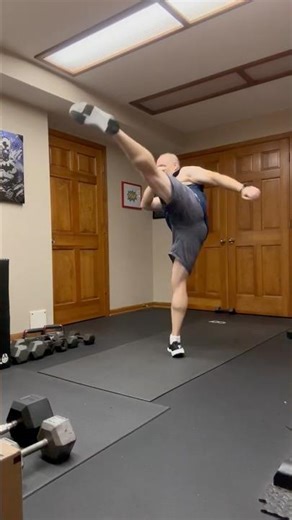 Roundhouse Kick - Spinning Outside Crescent Kick Combo #kickingdrills #crescentkick #taekwondokick