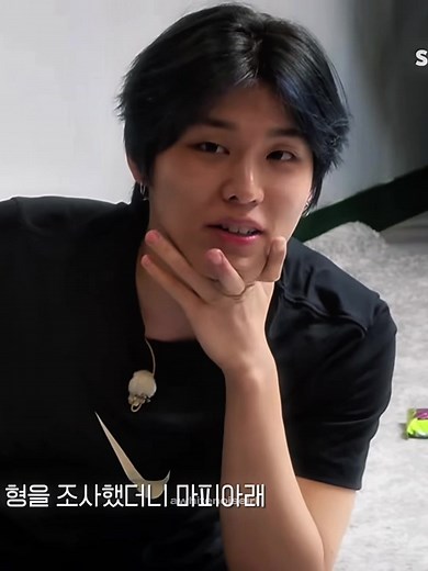 Jeongwoo's Morning Routine: Toothbrushing & Singing