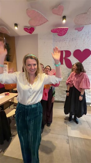 Jestem Interaktywna Ola Gościniak on Instagram: "🔥 Ruszyły otwarte spotkania lokalne GIRLBOSSKIE Meetup. Za nami już spotkanie w Trójmieście i Poznaniu, a przed nami w kolejnych lokalizacjach. To moje marzenie od kilku lat, aby działalność online wspierać lokalnie stacjonarnie. I wreszcie urzeczywistnia się to! 💝 Napisz w komentarzu z jakiego jesteś Miasta i Województwa a damy znać czy szykuje się takie spotkanie w Twojej okolicy. P. S. Spotkania są bezpłatne i otwarte. Każdy może dołączyć. Li