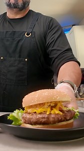 Este es mi sandwich preferido, la frita cubana, y así es como yo lo hago. #eljamaliche #cocinacasera #cocina #recetasfaciles #fritas #cocinacubana TIME 2 GROW LLC | El Jamaliche