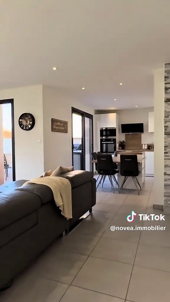 Maison contemporaine à vendre avec piscine à Décines-Charpieu