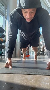 Work never stop!! EMOM 10 6x Knee to elbow (R/L 1 rep) 6x hand release pushups #Shredfast | Robert Rushing